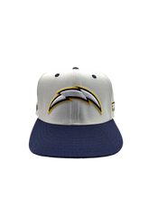 Load image into Gallery viewer, [PRE-ORDER] BOLT UP (WHITE/NAVY)